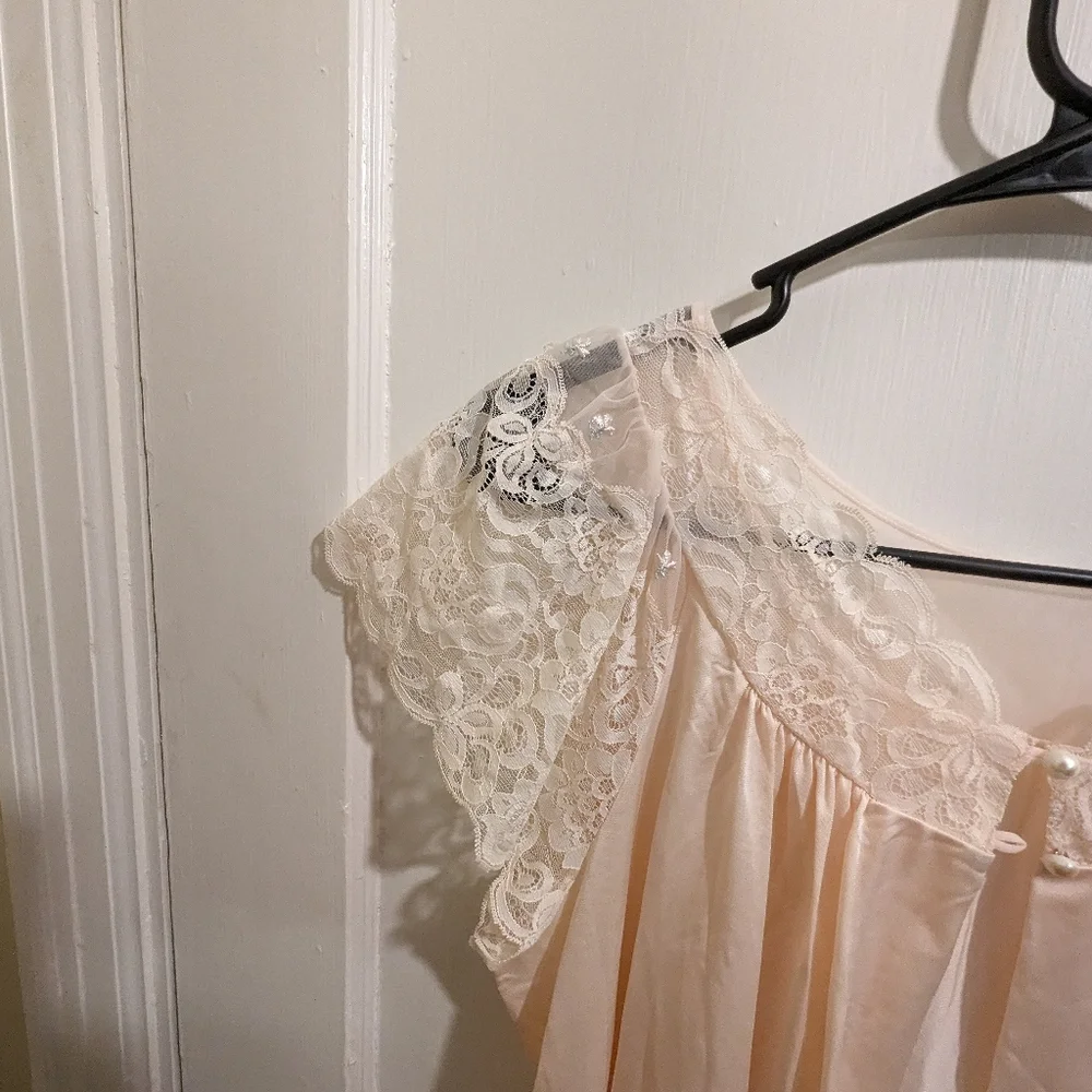 Vintage Shadowline peach lace trimmed embroidered robe - Picture 2 of 6